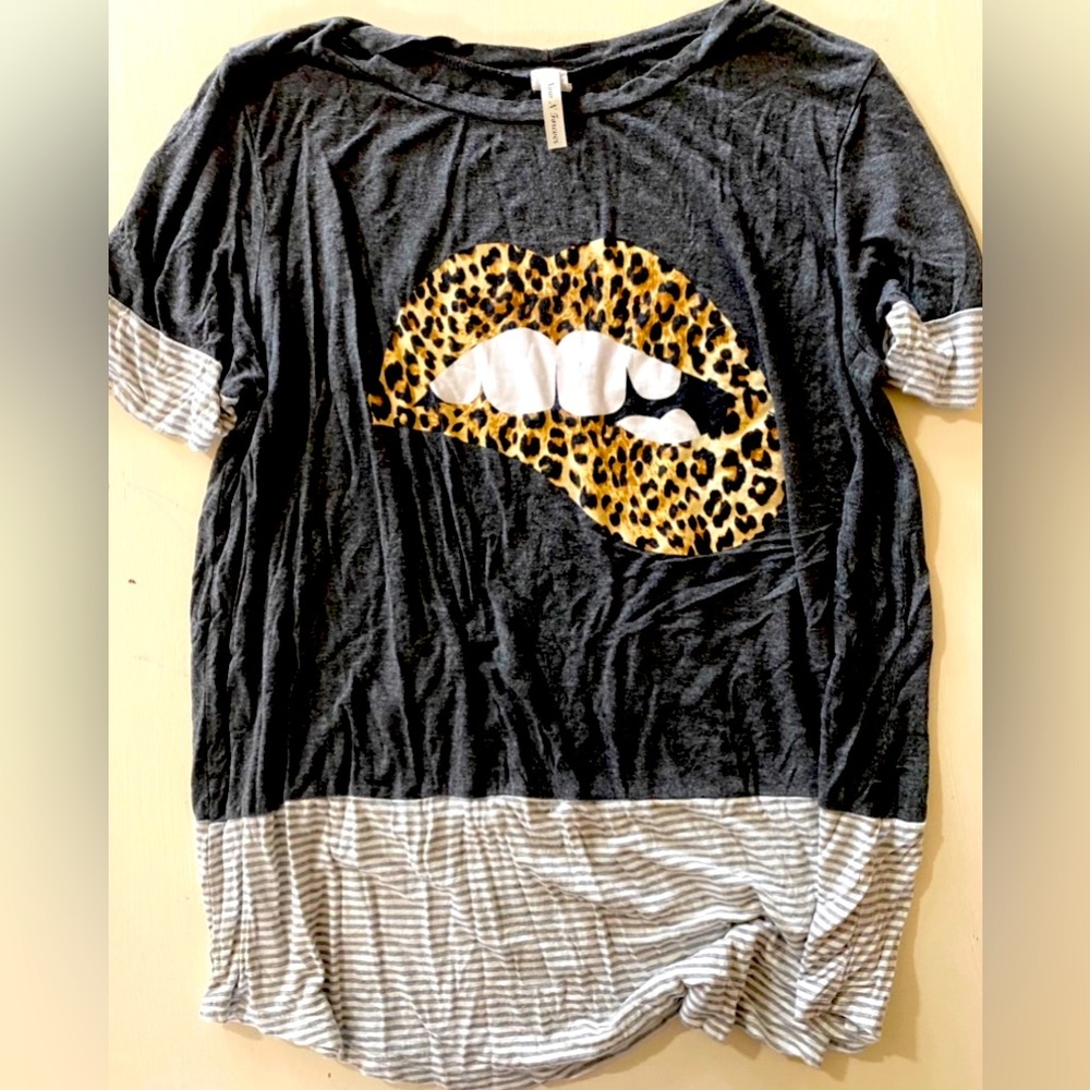 Brand: Now-N-Forever boutique blouse. Size 2X. Lightly worn. Comfy.